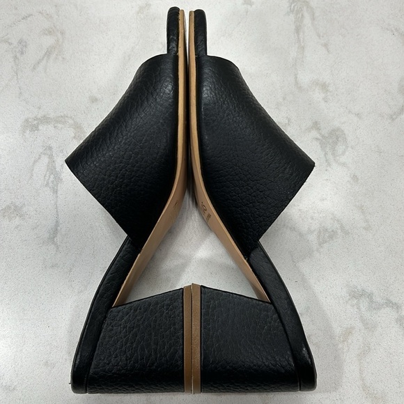 KAANAS Comino Buckle Heeled Slide Sandals Black Pebbled Leather - Picture 7 of 16